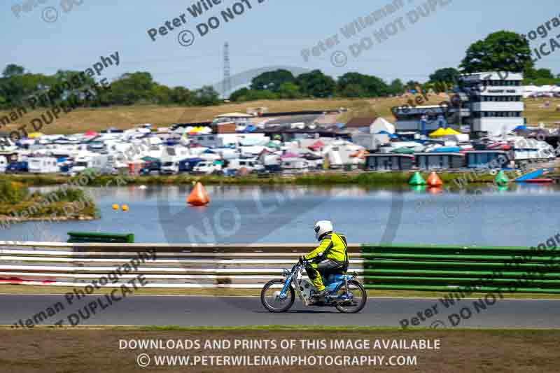 Vintage motorcycle club;eventdigitalimages;mallory park;mallory park trackday photographs;no limits trackdays;peter wileman photography;trackday digital images;trackday photos;vmcc festival 1000 bikes photographs